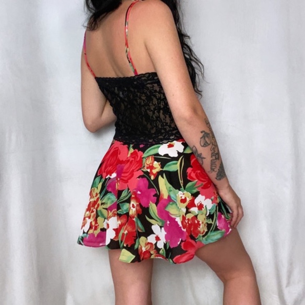GOLD LABEL VINTAGE VICTORIAS SECRET ROSE LACE SLIP - Picture 4 of 6